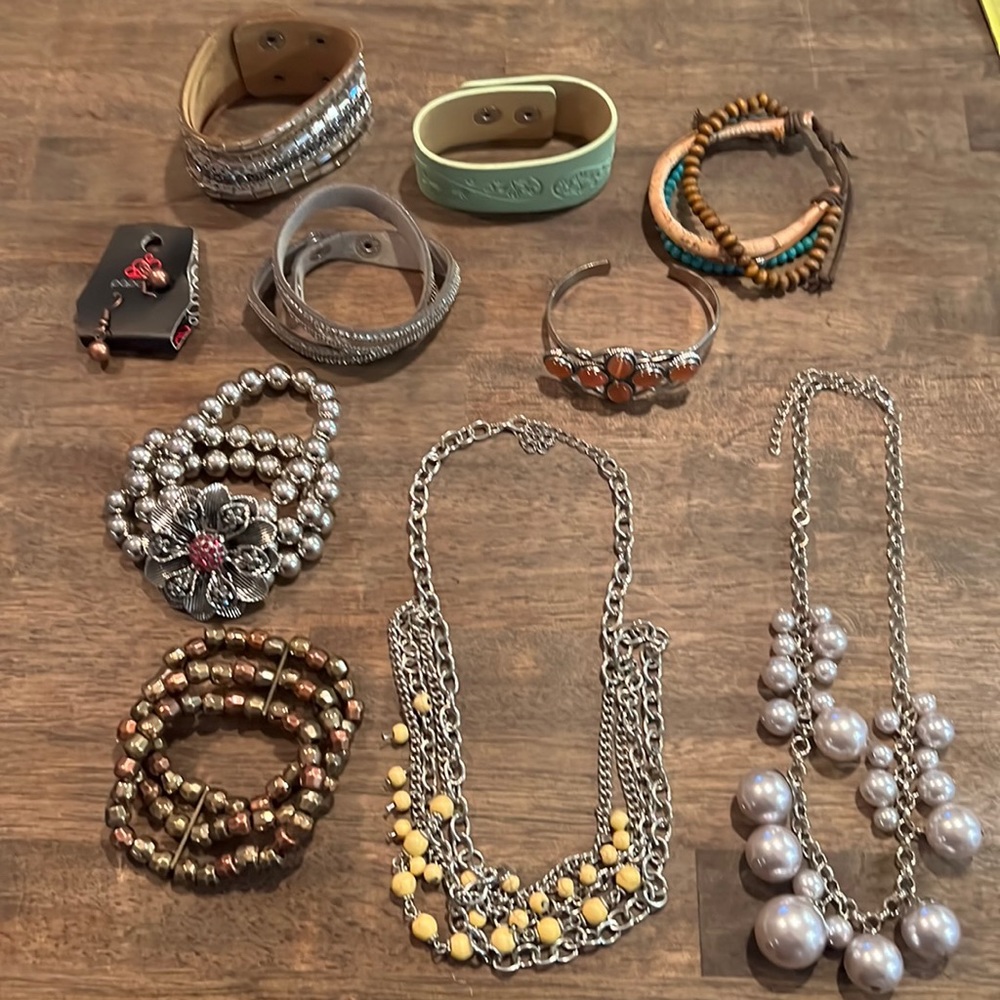 Lot of jewelry